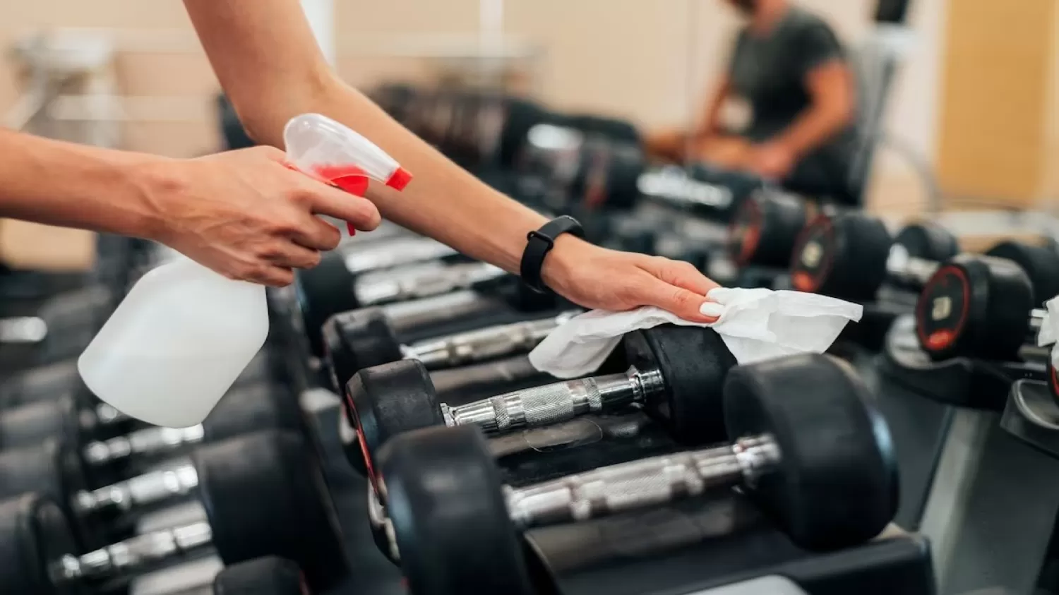 Jak utrzymać higienę sprzętu treningowego w klubie fitness?